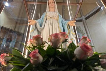 Fa tappa a Siena la statua della Madonna della medaglia miracolosa