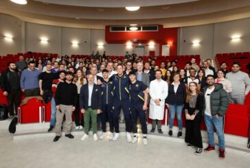 La squadra di volley ha incontrato gli studenti dell’Università alle Scotte