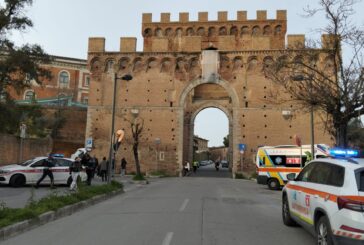 Incidente auto/scooter fuori Porta Romana: ferito un 38enne