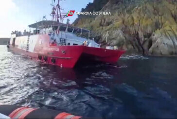 Nave oceaonografica si incaglia all'Isola Elba, salvate 11 persone