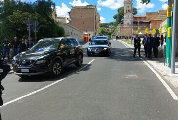 Papa Francesco, il lungo corteo delle auto dei capi di Stato