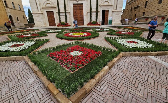 Sabato 3 maggio l’inaugurazione di “Pienza e i fiori”, 38^ edizione