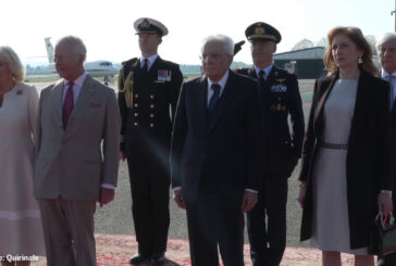 I Reali Uk lasciano l'Italia, Mattarella alla cerimonia di congedo