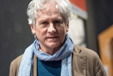 Giulio Scarpati si trasforma in Giovanni Pascoli e racconta la vita del poeta