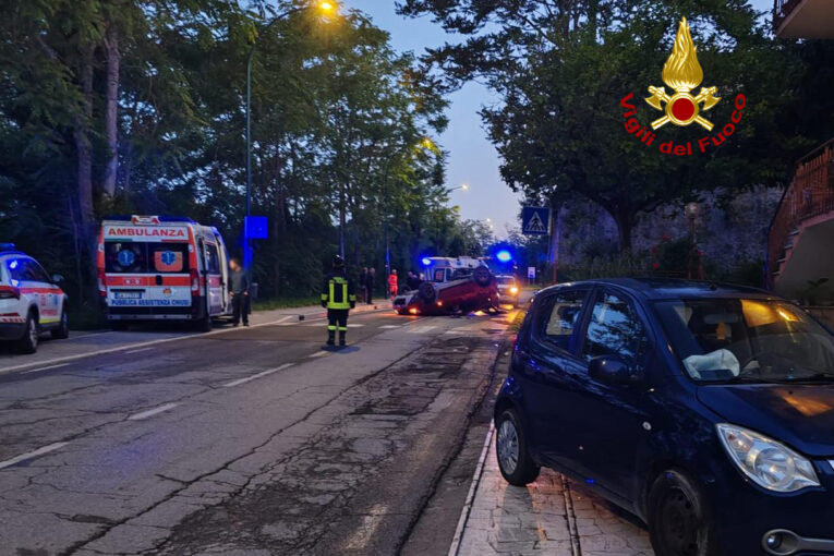 Cinque feriti nello scontro tra due auto a Montepulciano