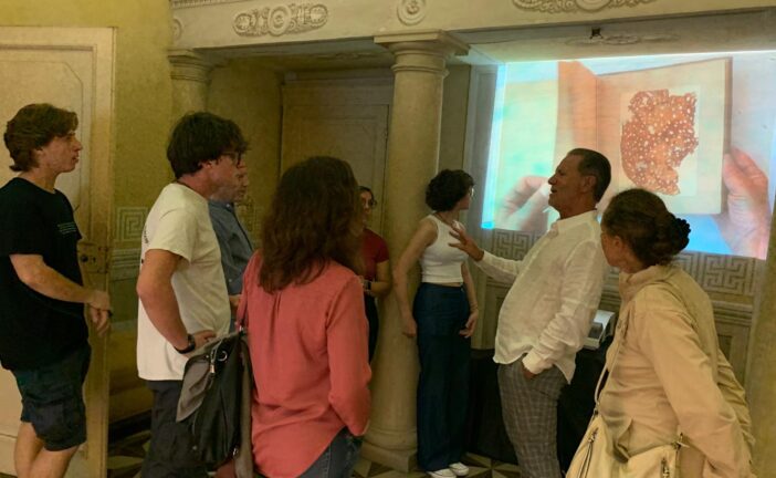 Riapre palazzo Lolini grazie a “Found Adrift. La bellezza nascosta delle alghe”