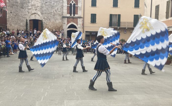 Al via Il Bianco e l’Azzurro: tre giorni di festa medievale in Val d’Orcia
