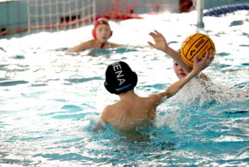A Siena la pallanuoto è un gioco: prove gratuite per bambine e bambini