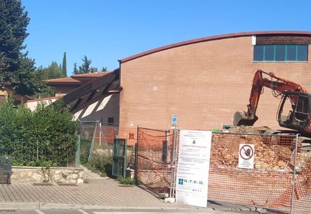 Sgomberato il cantiere delle scuole di Castellina Scalo