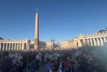 Conclave, in piazza San Pietro i fedeli in attesa della prima fumata