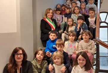 Bambini della Tartaruga di in visita al Comune