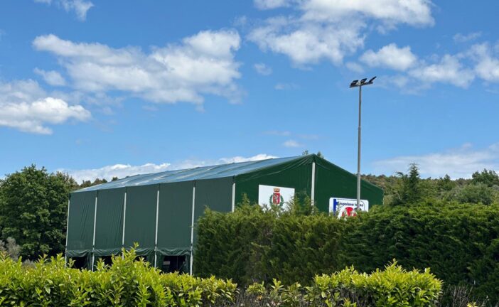 A Rapolano nuova copertura del campo da padel del Tennis Club