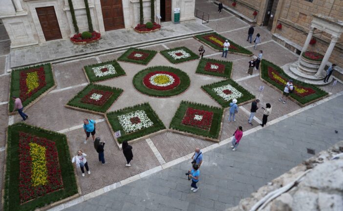 Prosegue “Pienza e i fiori”, fine settimana con la mostra-mercato