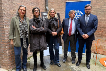 “Assistere il Buio”: 17 artisti per 17 lanterne d’illuminazione pubblica