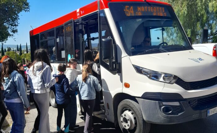 Gli studenti scoprono la città con at e “Va’ dove ti porta il bus”