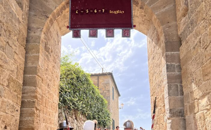 “Monteriggioni di torri si corona”: tre giorni immersi nella magia del Medioevo