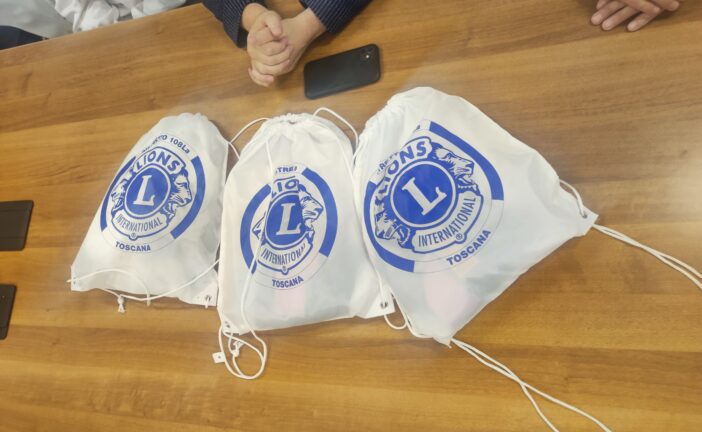 I Lions Club toscani donano a Campostaggia un kit per le vittime di violenza