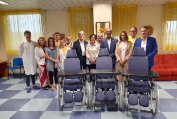 I Lions donano tre carrozzine all’Ospedale di Campostaggia