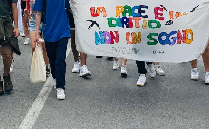 Gli studenti del Piccolomini alla marcia della pace di Rondine