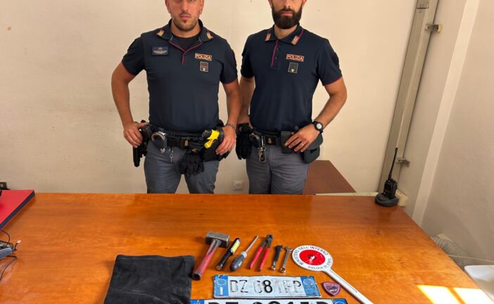 La Polizia arresta un uomo in flagranza di reato per furto aggravato