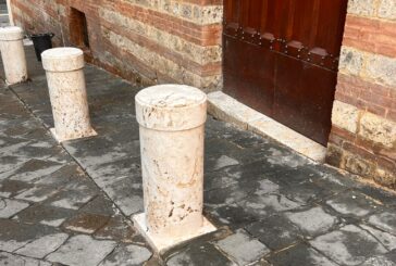Siena più curata: completato l’intervento di pulizia dei colonnini in via del Cavallerizzo