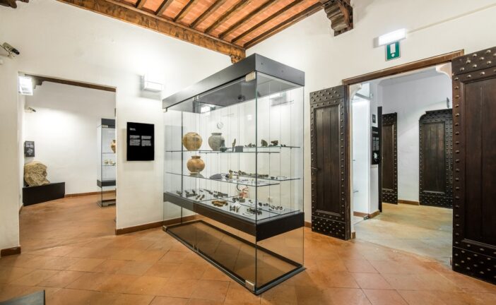 “Archeologia salvata” a Castellina: una mostra celebra la riscoperta degli Etruschi