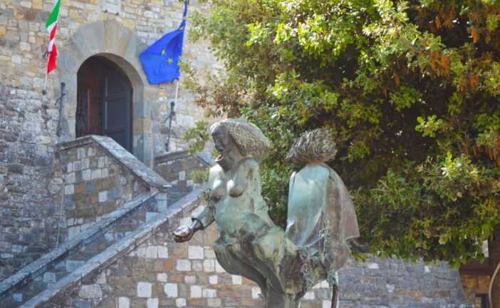 Castellina in Chianti accoglie “Donna in Cammino”, la mostra di Alberto Inglesi