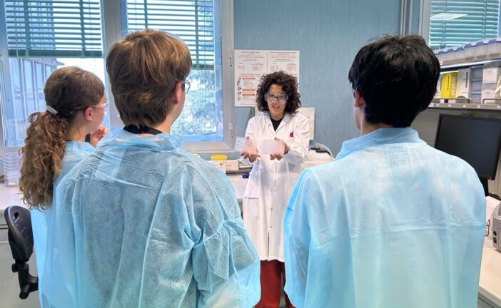 Gsk: gli studenti passano dai banchi ai laboratori