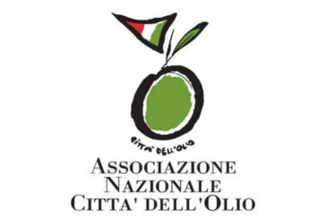 Oleoturismo in Toscana: regolamentata la raccolta turistica delle olive 