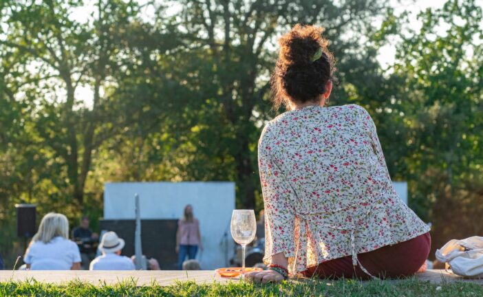 Concerti al tramonto e atmosfere d’estate: si apre la 15ª stagione al Parco Sculture
