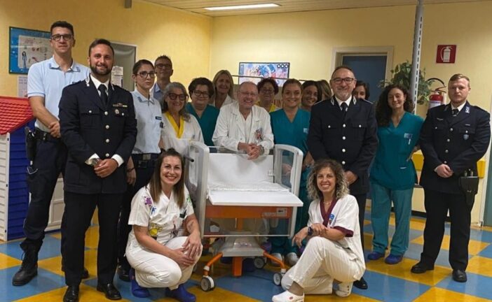 Campostaggia, acquistata una culla di co-sleeping grazie alla Polizia Penitenziaria