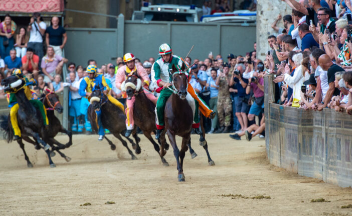 Il Palio rinnova i fasti di Siena capitale ora cenerentola dei capoluoghi toscani
