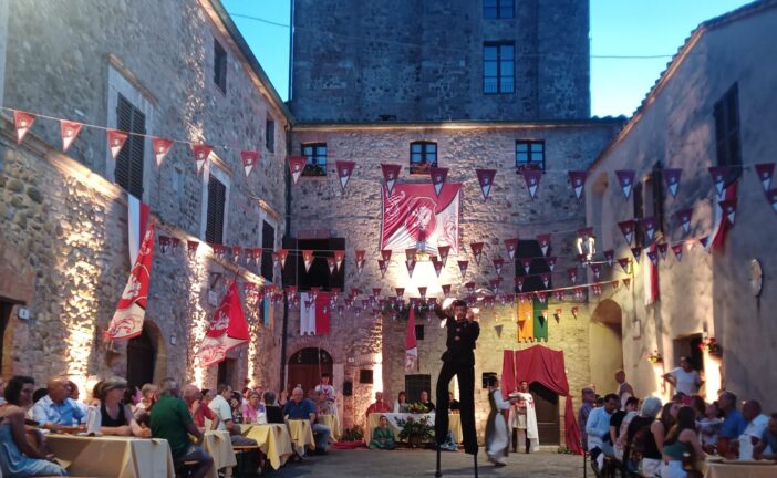 A Contignano successo per l’incontro sul Malleus Maleficarum