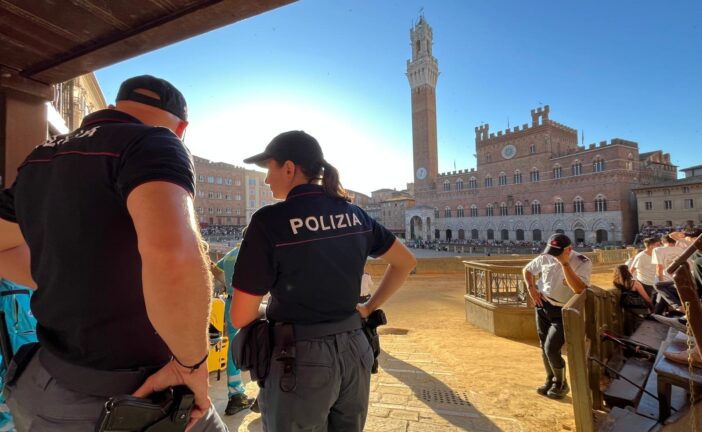 Aggredisce un agente durante i servizi del Palio: dacur per un 51enne