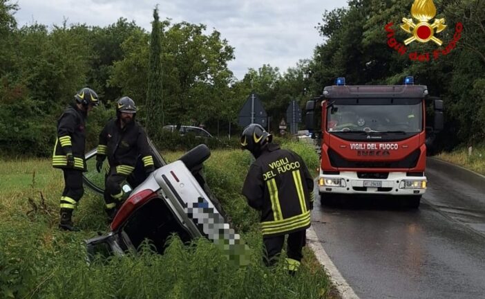 Ferita una donna finita con l’auto nel fosso sulla Chiantigiana