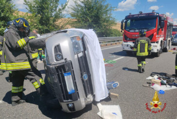 Auto si rovescia sulla Siena-Bettolle: 2 feriti