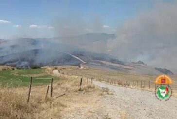 Vasto incendio in atto a Castiglioncello del Trinoro