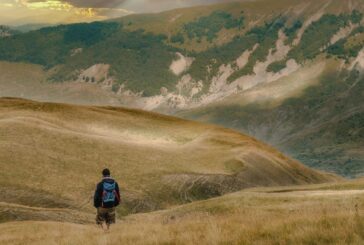 Da Porto a Milazzo: la camminata benefica da 3.740 km arriva in Italia