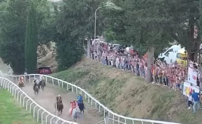 Casole Campagna vince il 149° Palio