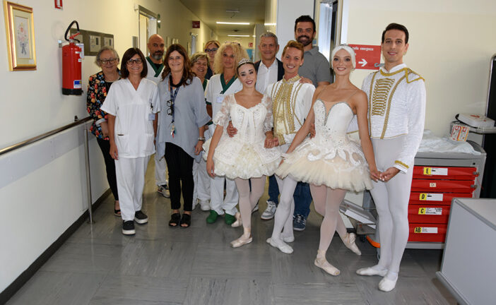 All’Aou Senese il balletto allieta i pazienti di Reumatologia e Neurologia
