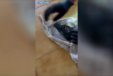 Siracusa, trovata una pistola nascosta nell'ascensore di un condominio