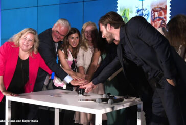 Un francobollo celebra i 125 anni di Bayer in Italia