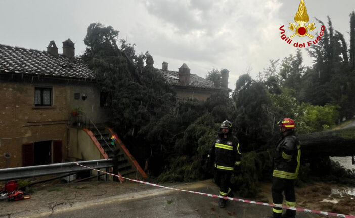 Maltempo: vento, pioggia e grandine su San Gimignano