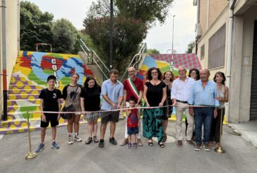 Chiusi Scalo si accende di colori: inaugurate le scalette di via Montegrappa
