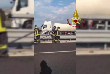 Camion in fiamme sull'autostrada A1, le operazioni di spegnimento