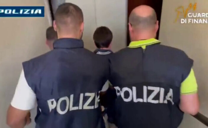 Arrestato latitante nel Foggiano, le immagini della cattura