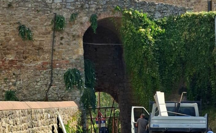 Arco in via dello Spedale, lavori avviati per il consolidamento della struttura