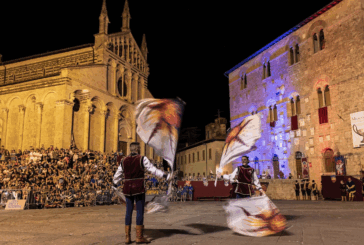 Tommaso Andreini disegna il palio del 131° Balestro del Girifalco