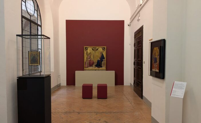 (Capo) lavori in corso: esposizione al piano terra della Pinacoteca Nazionale di Siena