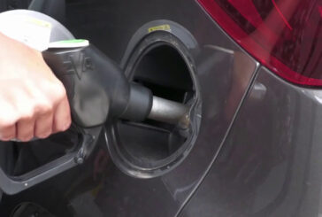 Carburanti, prezzi ai minimi dall'estate 2021